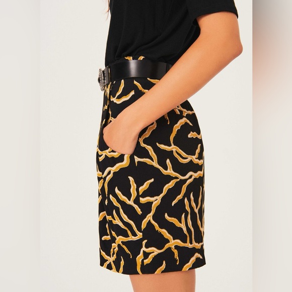 Gorgeous ba&sh mini skirt; professional and stylish - Picture 3 of 4